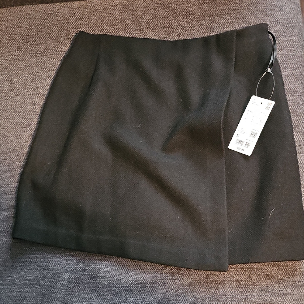 NWT Uniqlo Black Tweed Skort Size Small